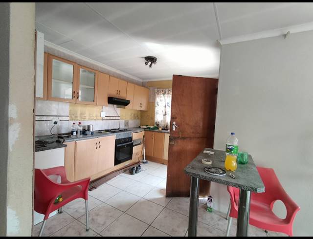 3 BEDROOM FREEHOLD FOR SALE IN DANVILLE
